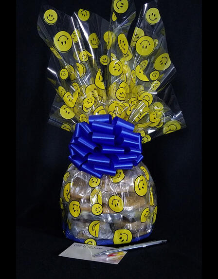 Medium Cellophane - Smiley Cellophane - Blue Bow - 24 Cookies and Brownies